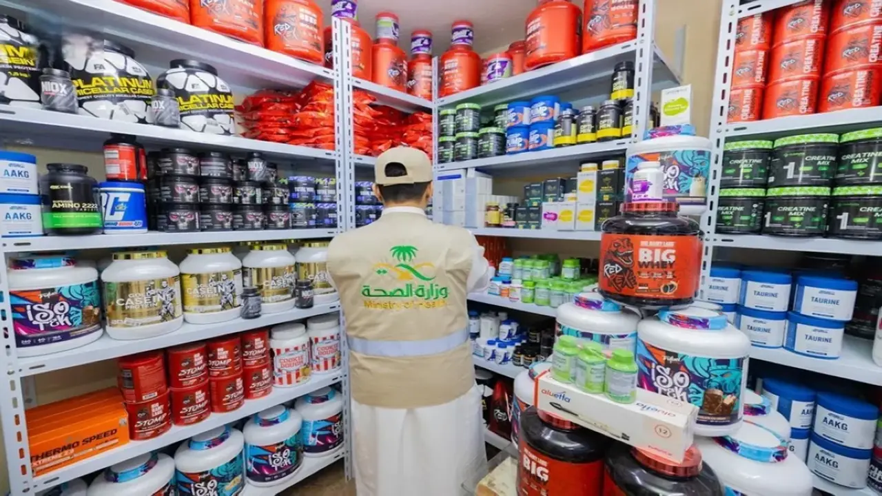 ضبط مدربين من جنسيات عربية بمراكز رياضية يروّجون أدوية تخسيس وهرمونات غير معتمدة – أخبار السعودية